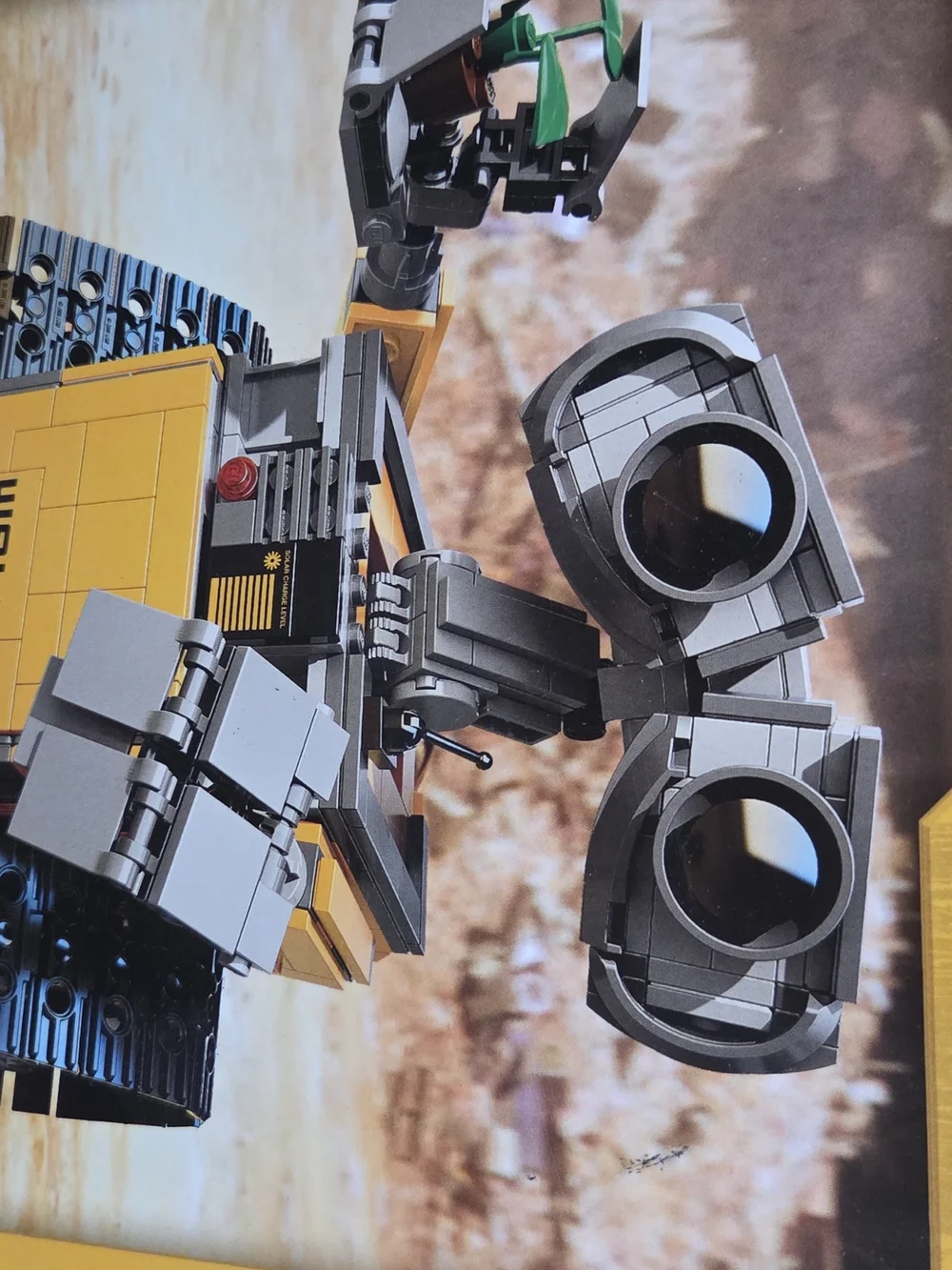 LEGO WALL·E Collectible Build - Yellow and Black